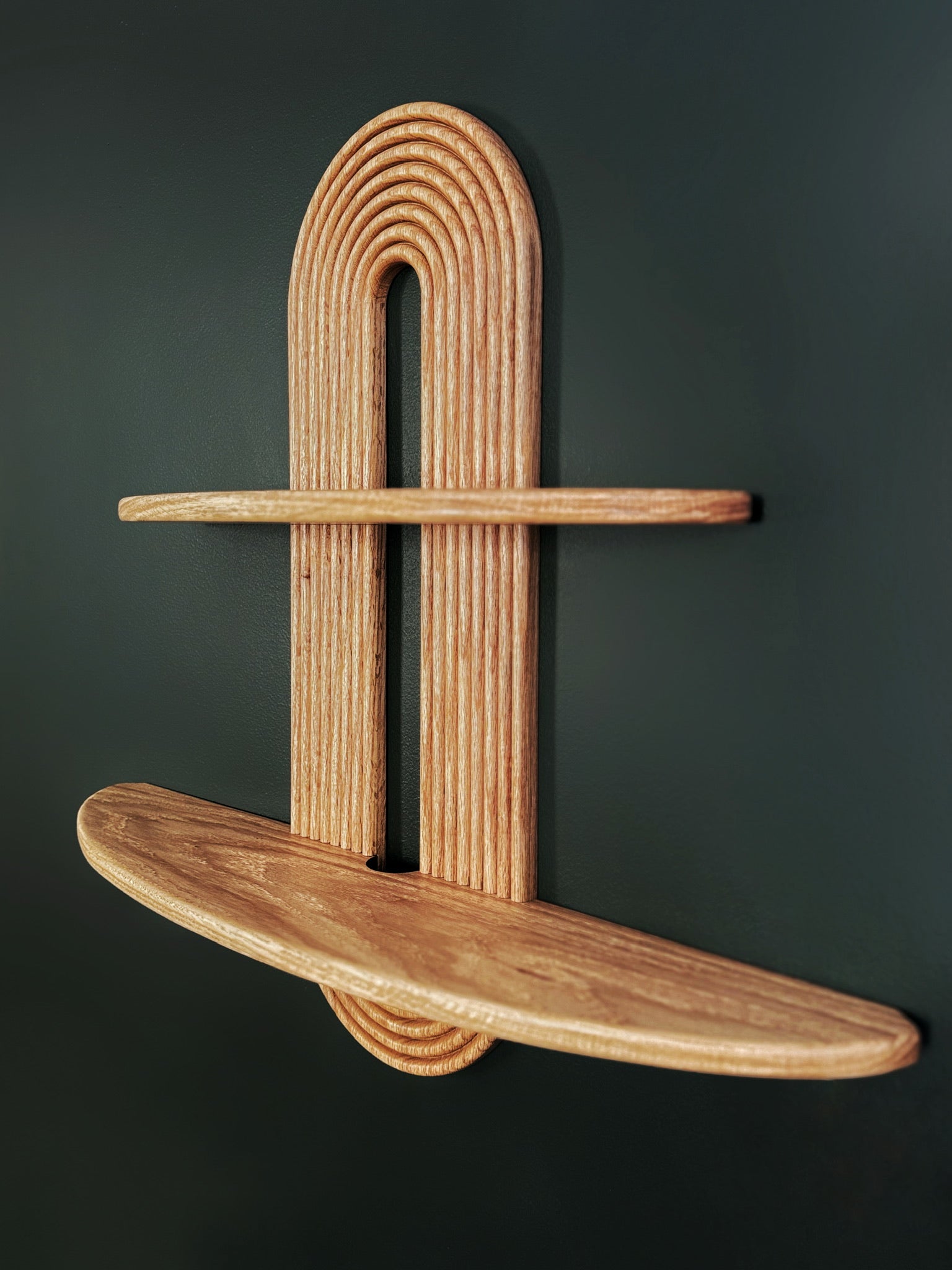 Minimalist wall-mounted shelf – The Gibbous, crafted from high-quality oak with a warm natural tone.
