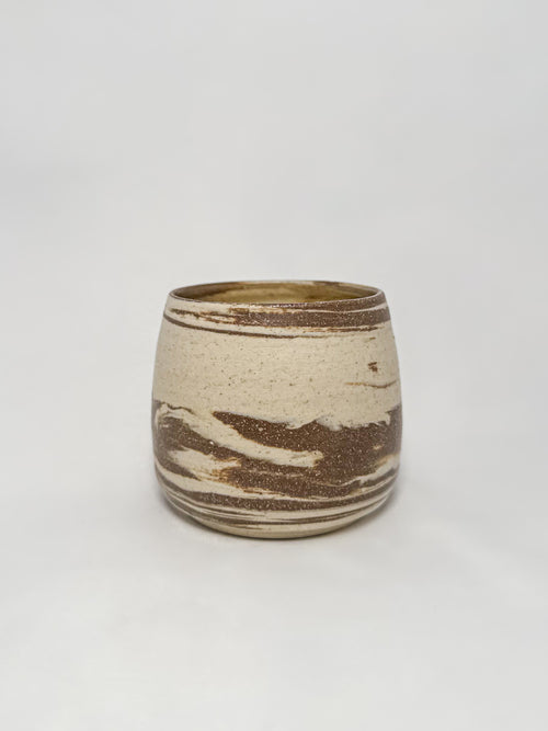 A marbled ceramic stoneware tumbler with brown and white clay
