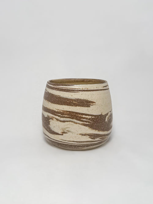 A marbled ceramic stoneware tumbler with brown and white clay